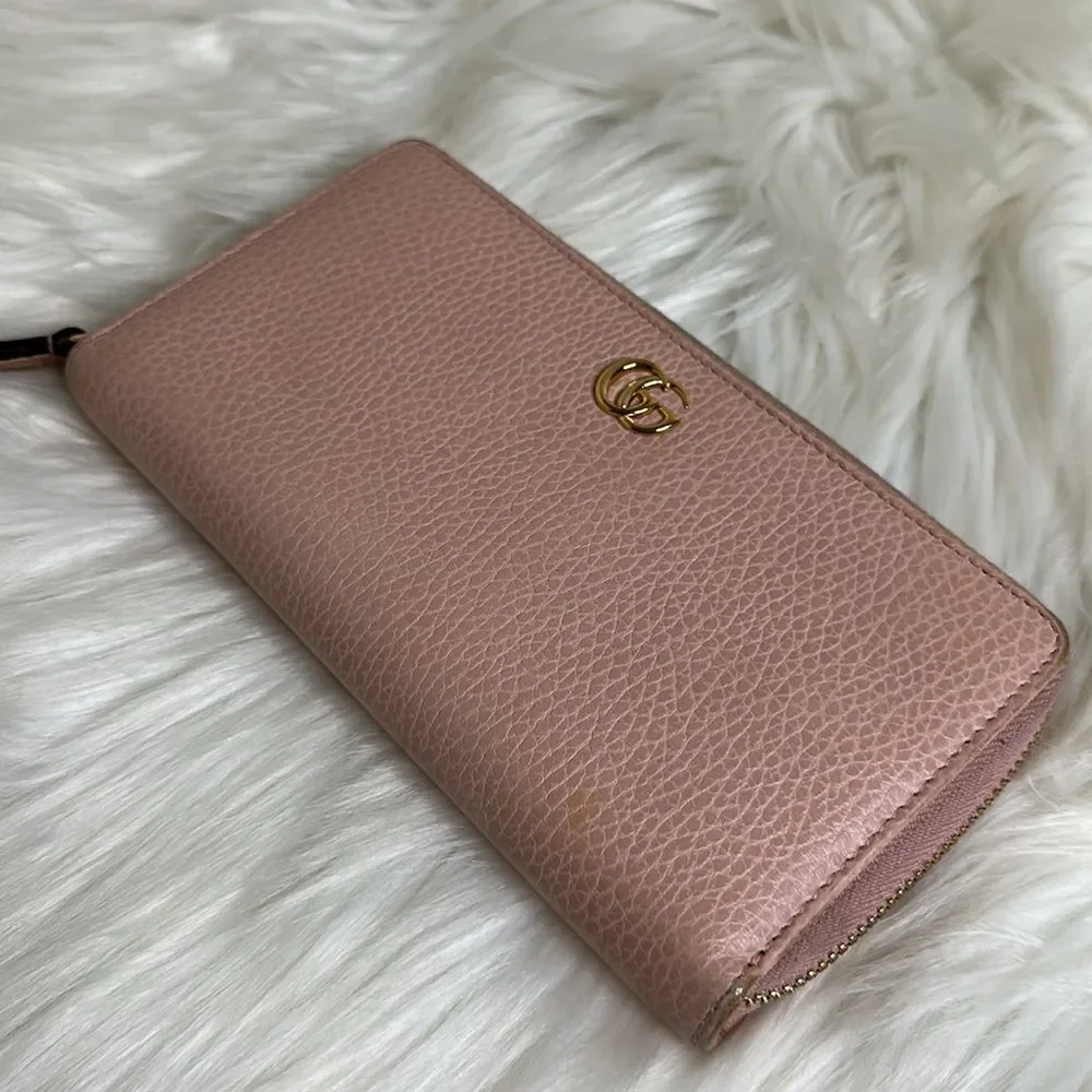 💯 Authentic Gucci GG Long Zipped Around Leather Wallet 🍀